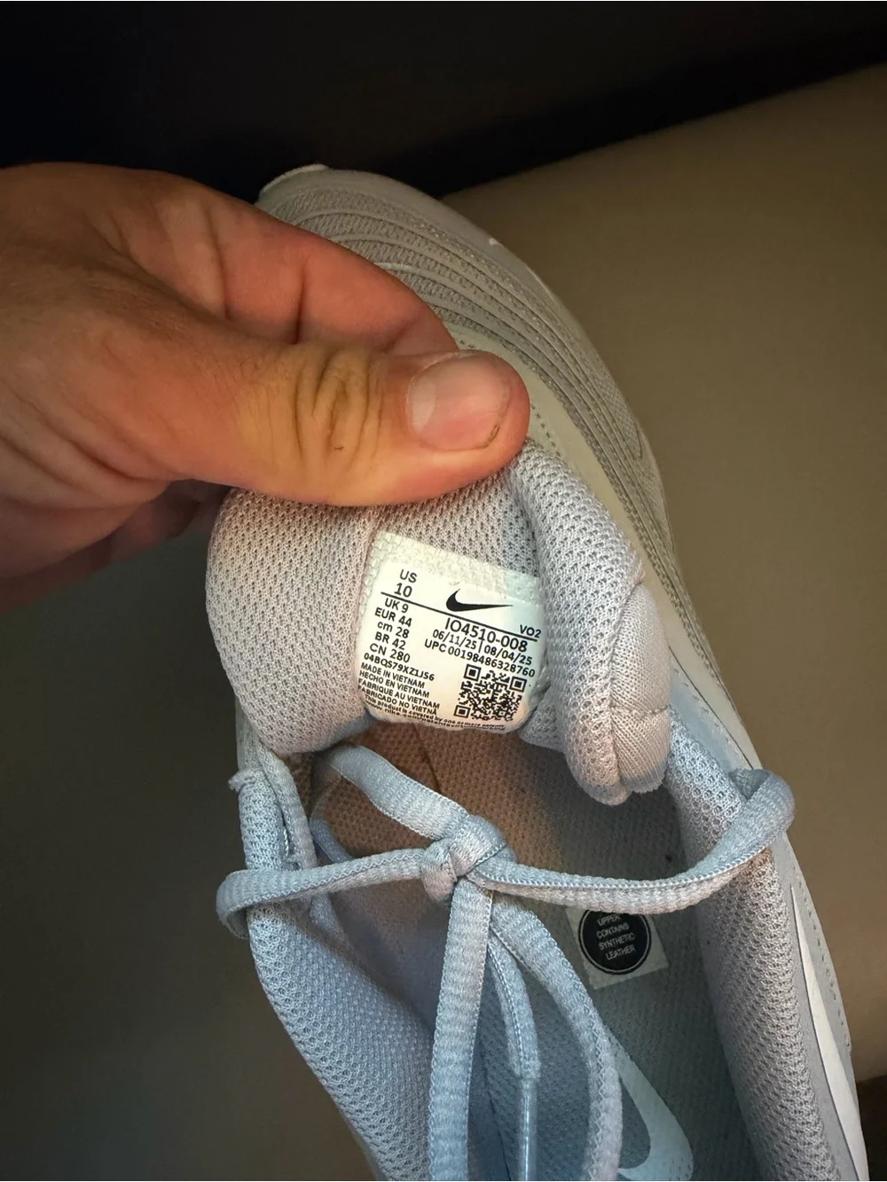 Nike Men’s Light Beige/Off-White Athletic Boots